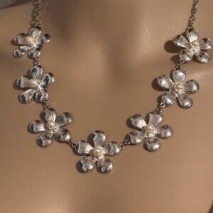 Silver Floral Bib Necklace with Pearls – Elegant Statement Jewelry